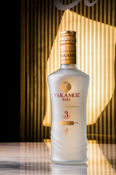 Flasche Yakamoz Rakı 0,5 l mit Glas und Eis – traditioneller türkischer Rakı, Anisschnaps, Premium-Qualität, perfekt zu Meze und Fischgerichten